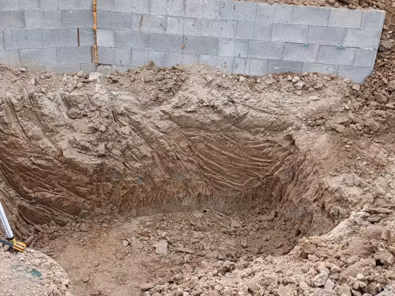 Realizácia výkopu a príprava pre domovú čističku odpadových vôd (ČOV).